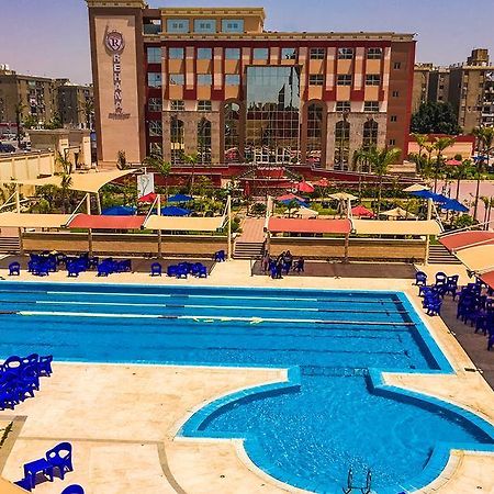 Rehana Plaza Hotel Κάιρο Εξωτερικό φωτογραφία The swimming pool at the hotel