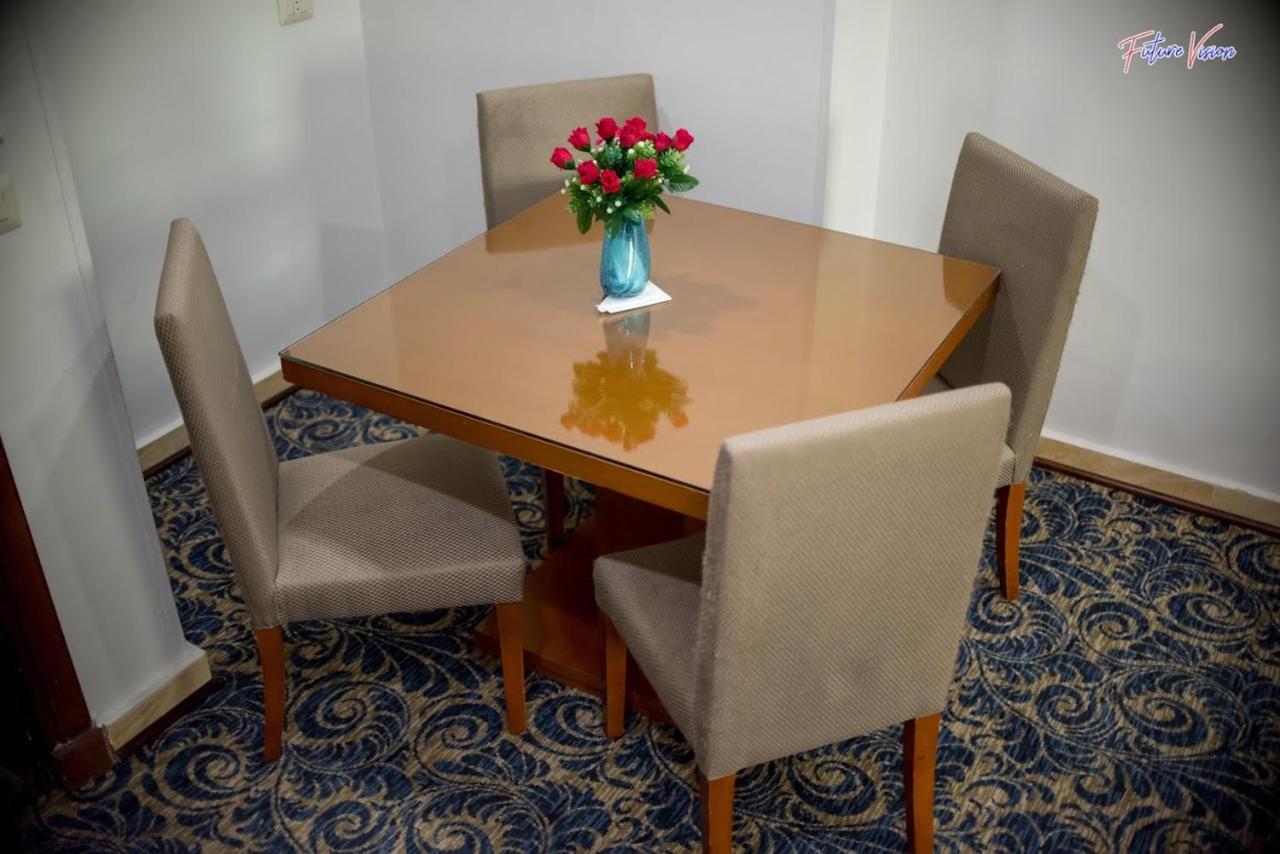 Rehana Plaza Hotel Κάιρο Εξωτερικό φωτογραφία A dining table with four chairs